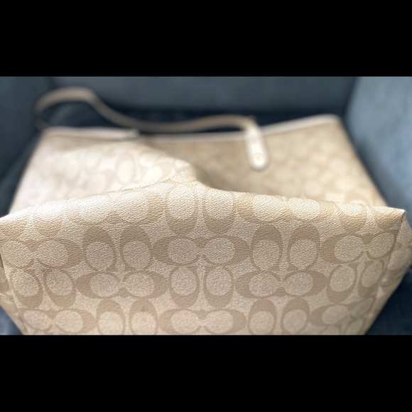 Coach Tote - Picture 3 of 5